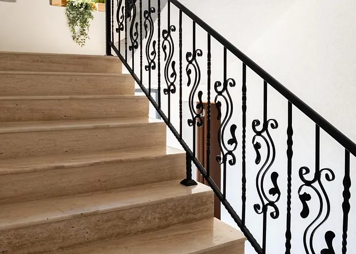 ゲストハウス La Mansion 3*